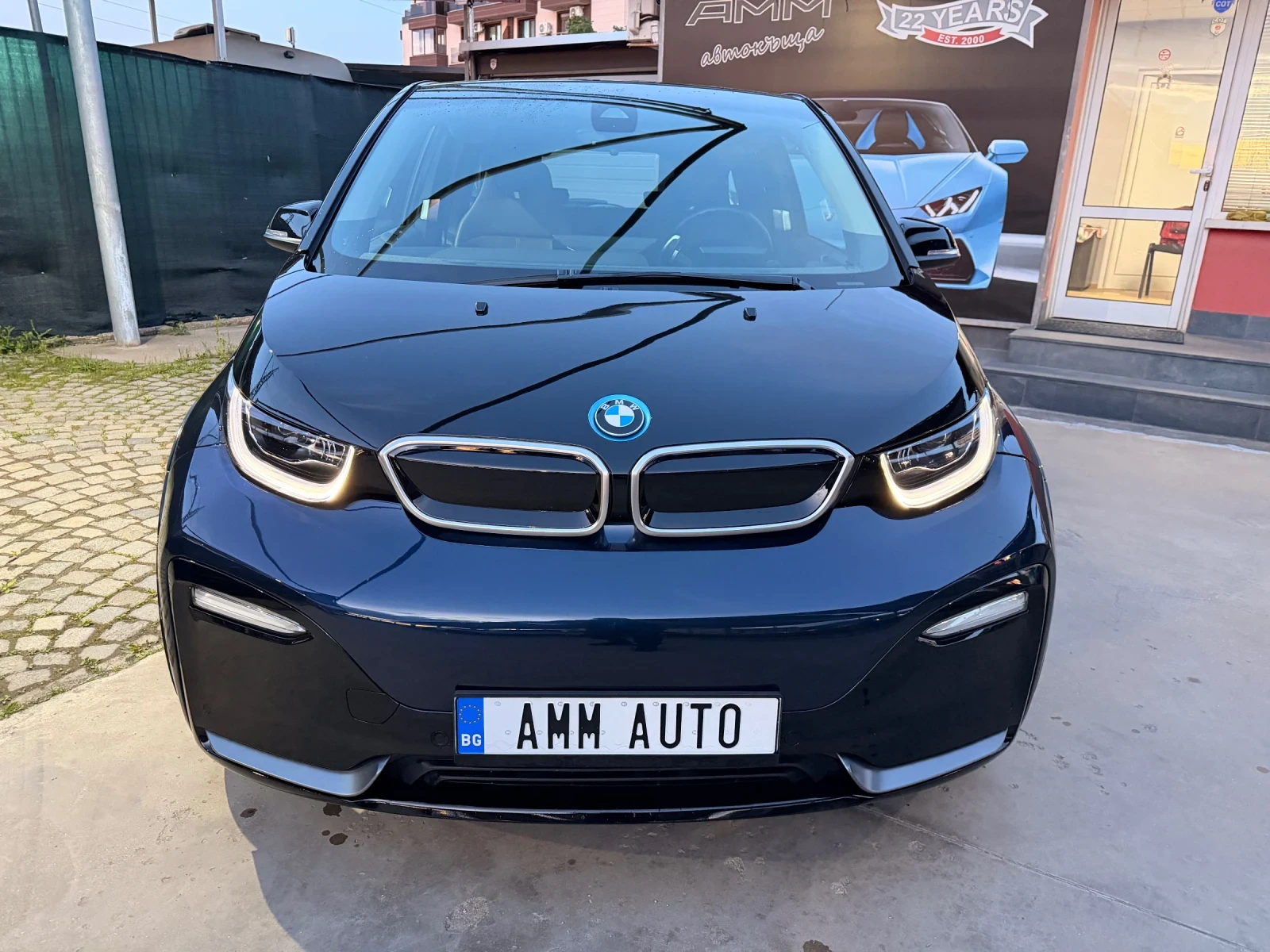 BMW i3 S-ГАРАНЦИЯ до 01.27* КОЖА* NAVI PRO* KEYLESS GO* 2, снимка 2 - Автомобили и джипове - 54598492