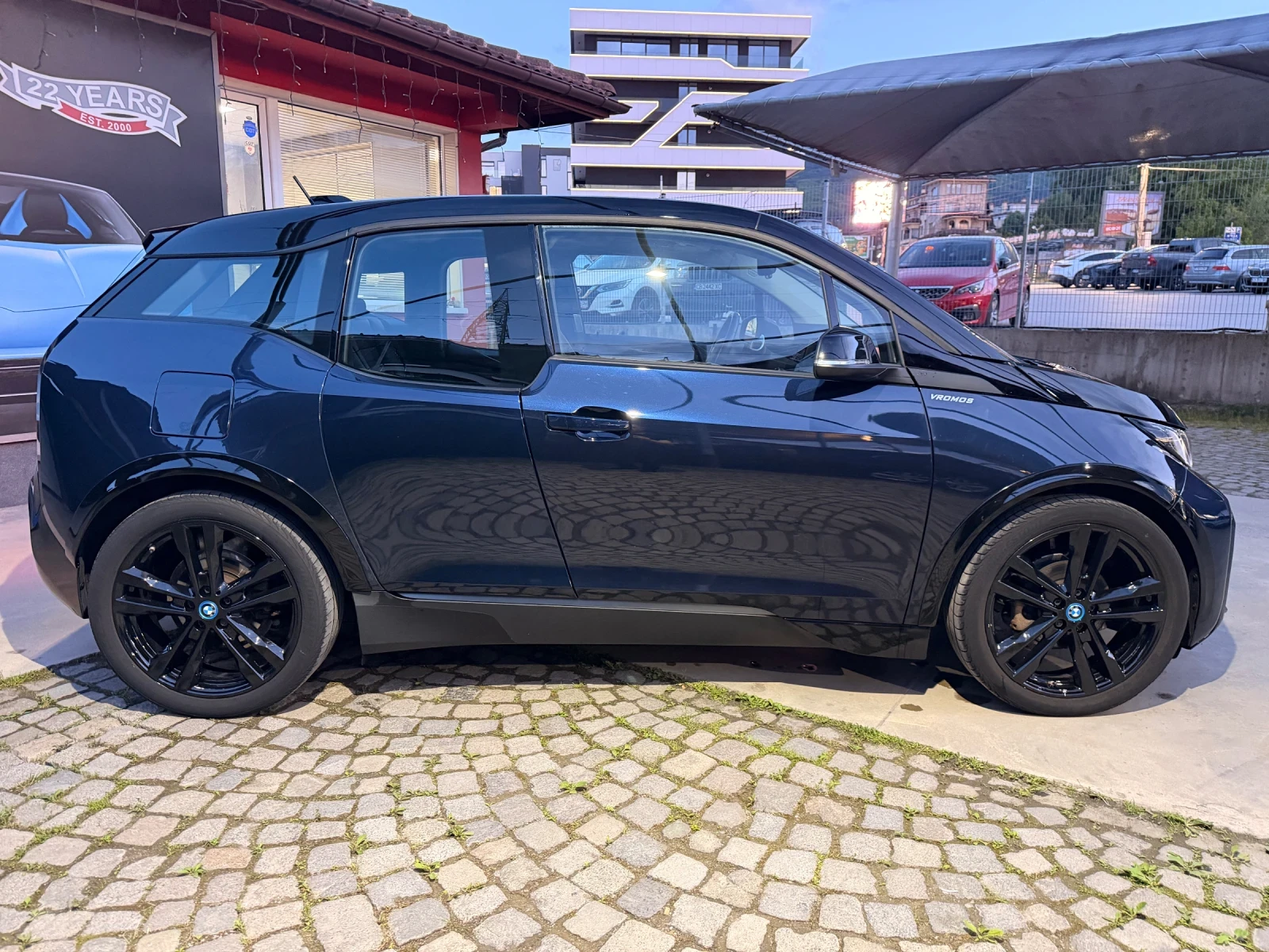 BMW i3 S-ГАРАНЦИЯ до 01.27* КОЖА* NAVI PRO* KEYLESS GO* 2, снимка 4 - Автомобили и джипове - 54598492