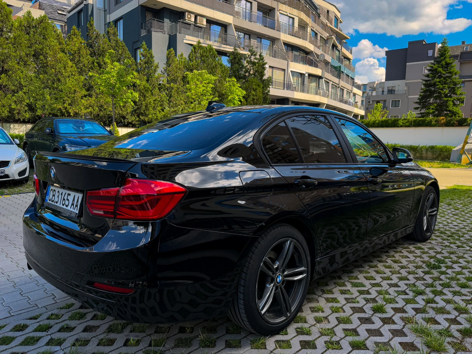 BMW 316 Сменени вериги/Кожа/CarPlay, снимка 6 - Автомобили и джипове - 54771552