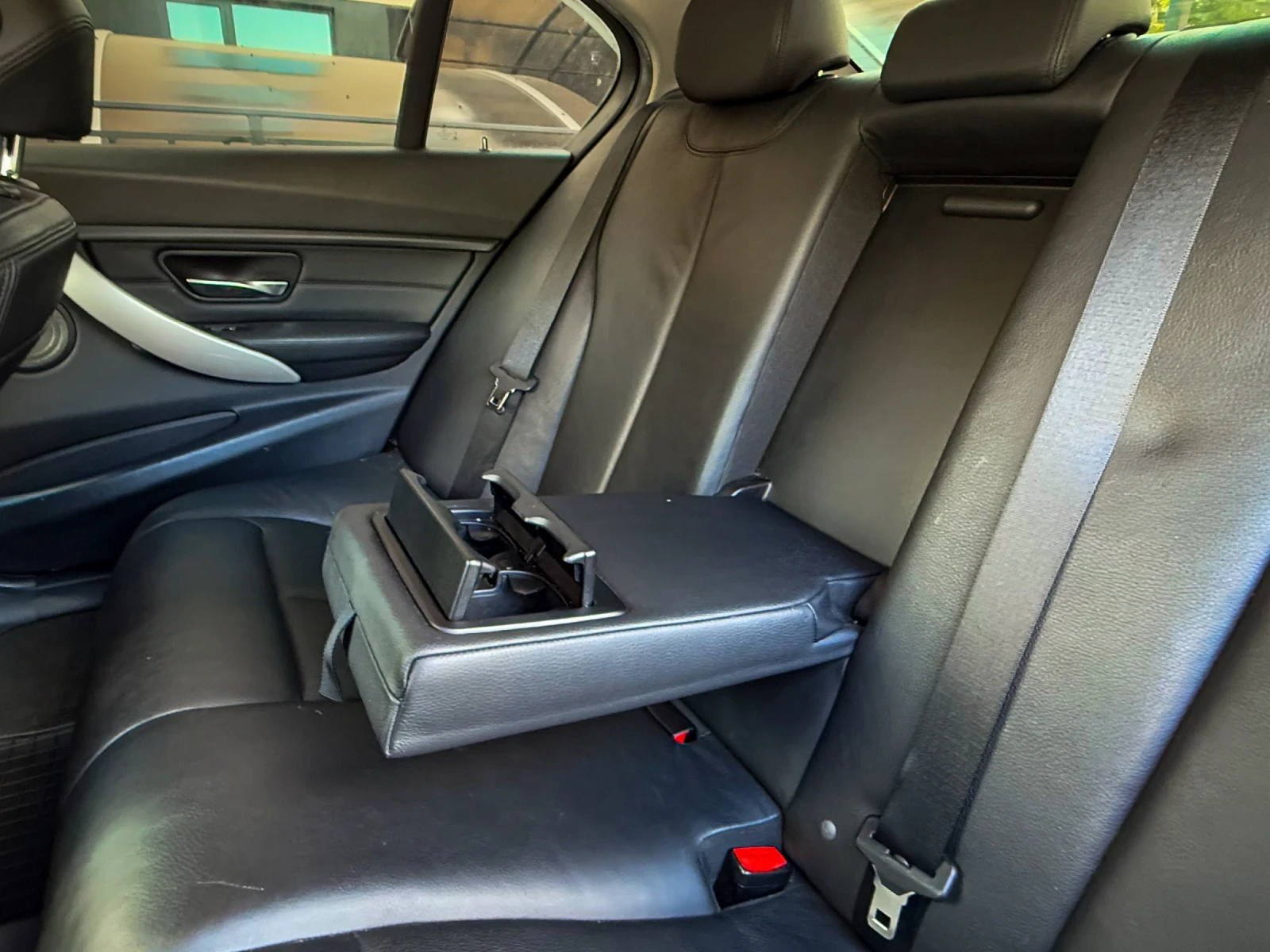 BMW 316 Сменени вериги/Кожа/CarPlay, снимка 15 - Автомобили и джипове - 54771552