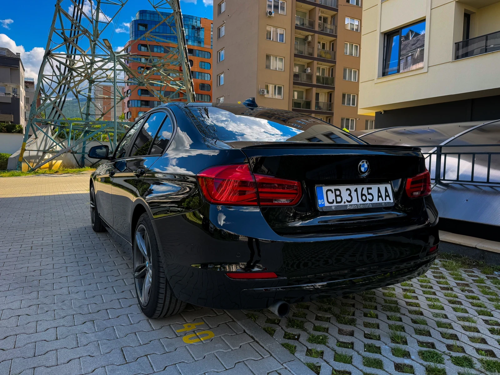 BMW 316 Сменени вериги/Кожа/CarPlay, снимка 4 - Автомобили и джипове - 54771552