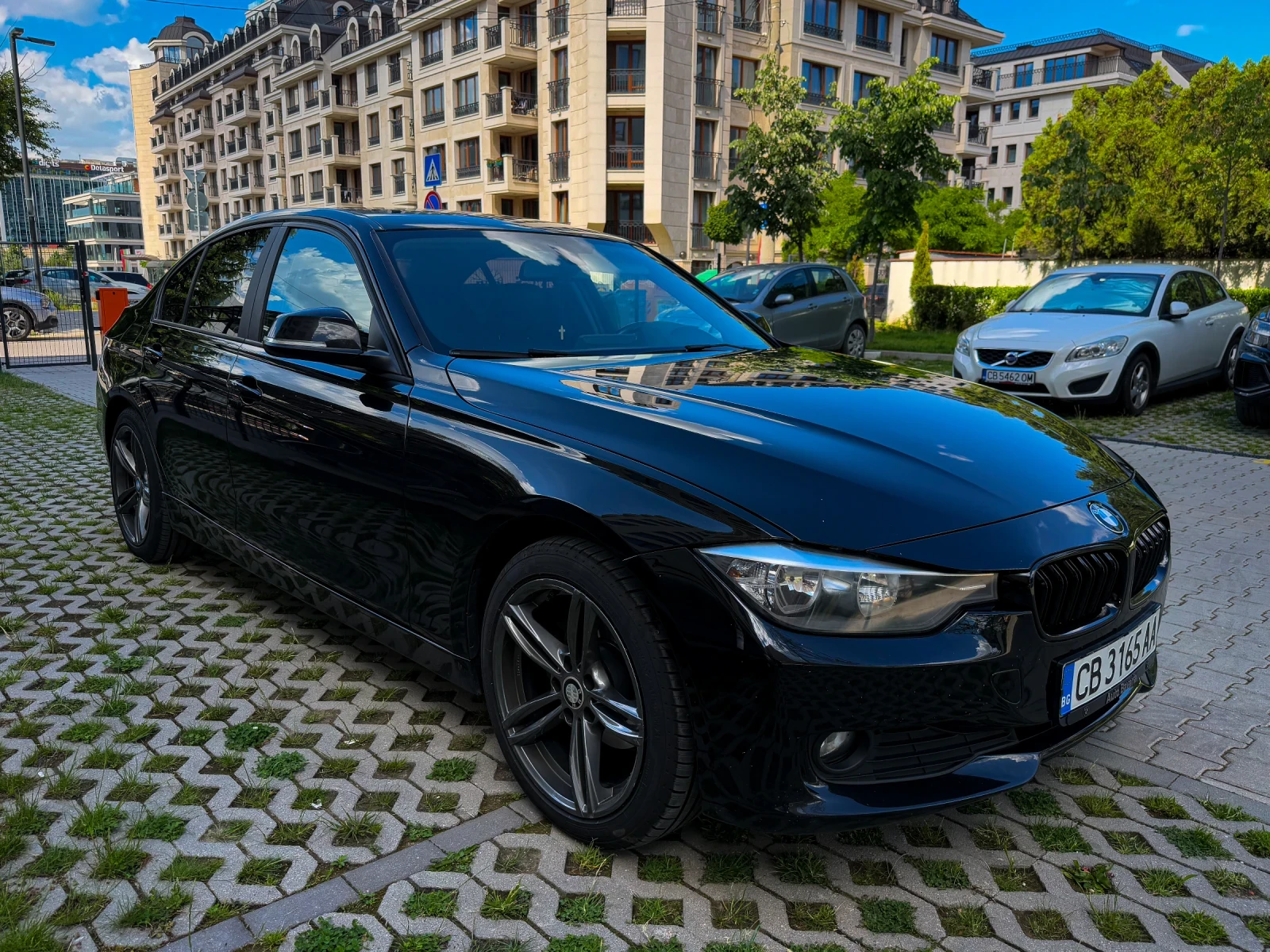 BMW 316 Сменени вериги/Кожа/CarPlay, снимка 7 - Автомобили и джипове - 54771552