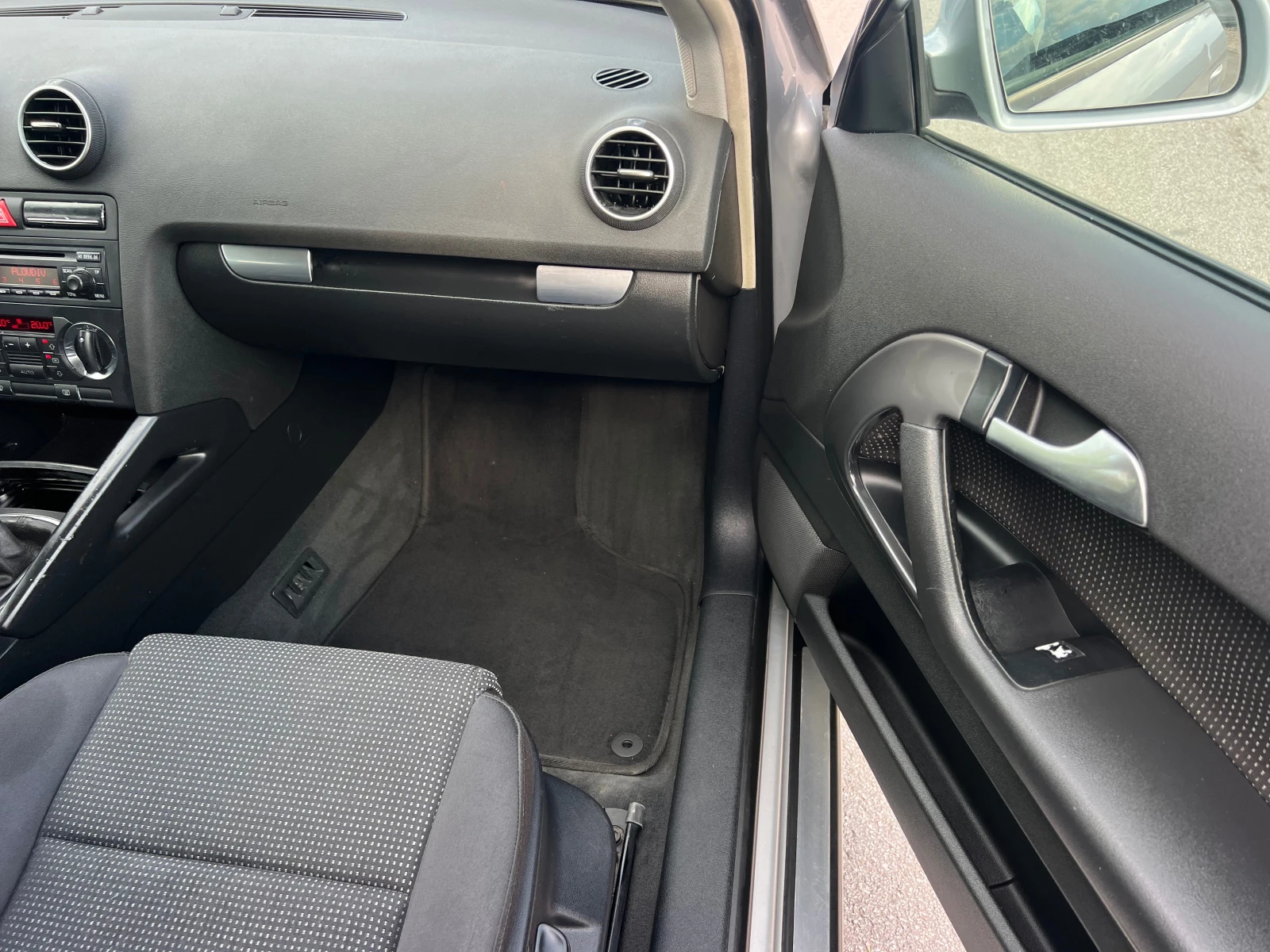 Audi A3 1.9TDI KLIMATRONIK/UNIKAT, снимка 12 - Автомобили и джипове - 54693938