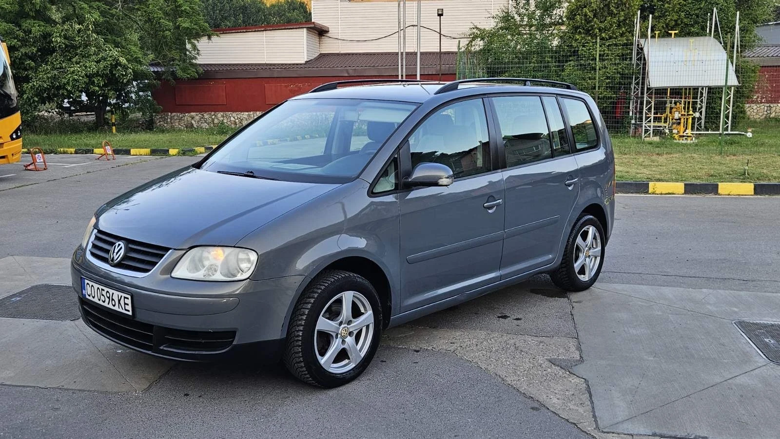 VW Touran, снимка 2 - Автомобили и джипове - 55052307