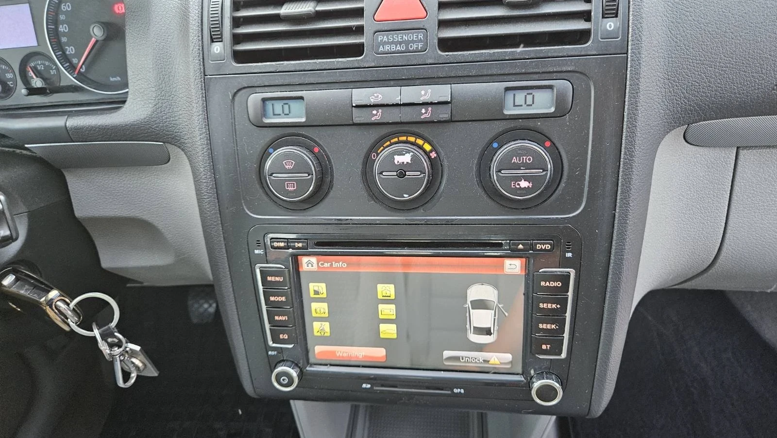 VW Touran, снимка 12 - Автомобили и джипове - 55052307