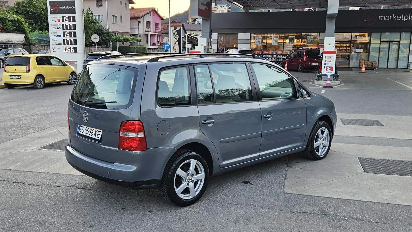 VW Touran, снимка 6 - Автомобили и джипове - 55052307