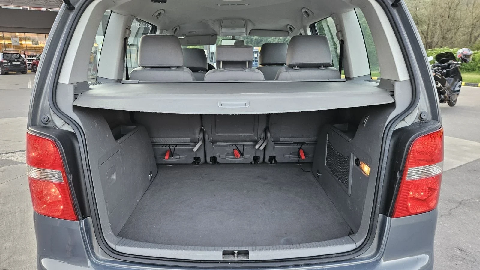 VW Touran, снимка 14 - Автомобили и джипове - 55052307