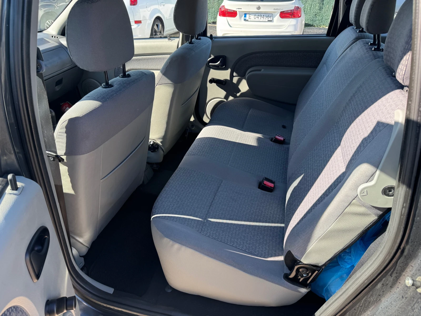 Dacia Logan 1.6 GPL, снимка 10 - Автомобили и джипове - 56081526