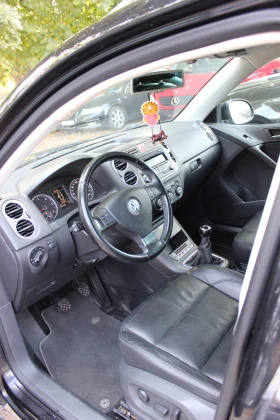 VW Tiguan 2.0 TDI   ПАНОРАМА -  С РЕГИСТРАЦИЯ   , снимка 9