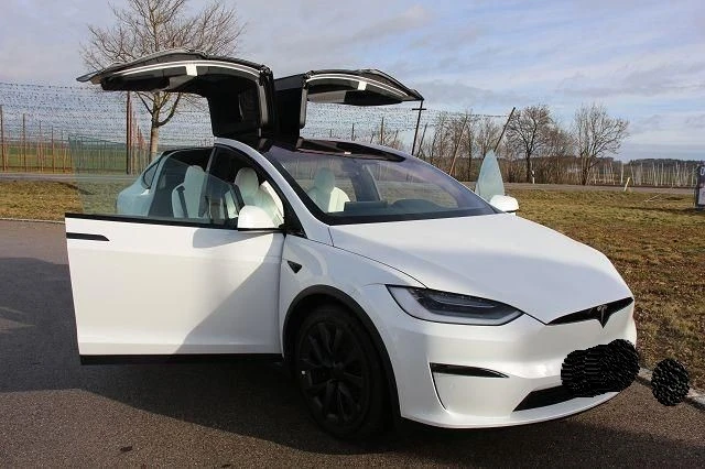 Tesla Model X Plaid 4x4 - изображение 3