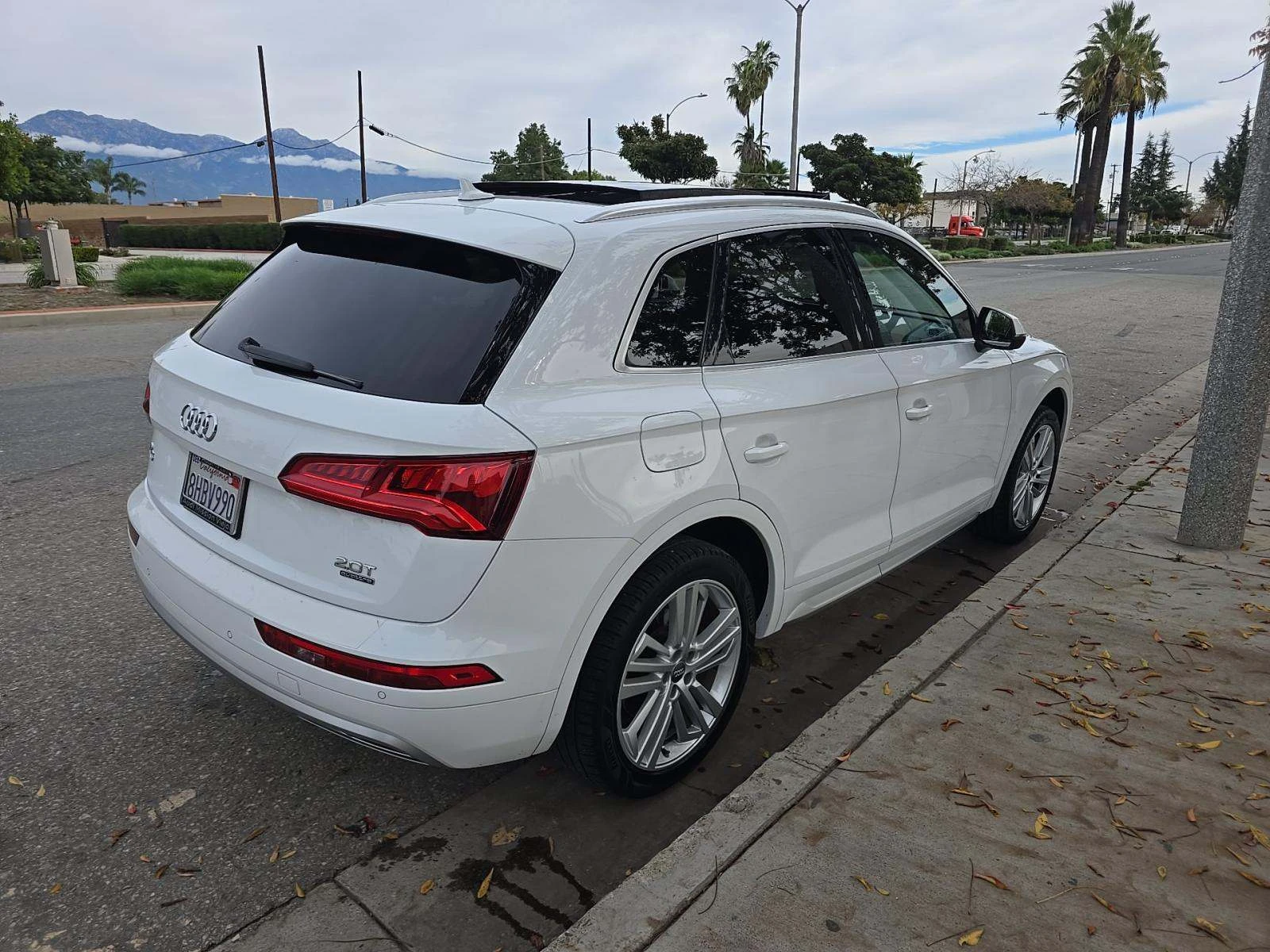 Audi Q5 Premium Plus * CARFAX* ОПЦИЯ ЗА ФИНАНСИРАНЕ*  - изображение 4