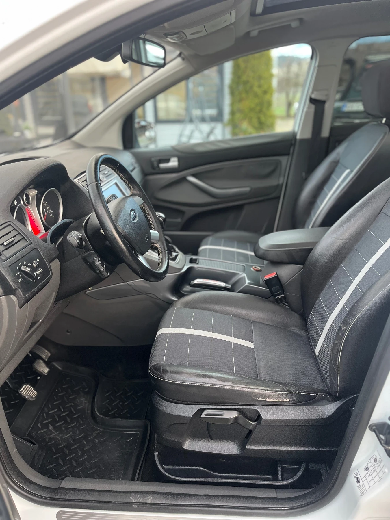Ford Kuga 2.0 4х4, снимка 10 - Автомобили и джипове - 54089870