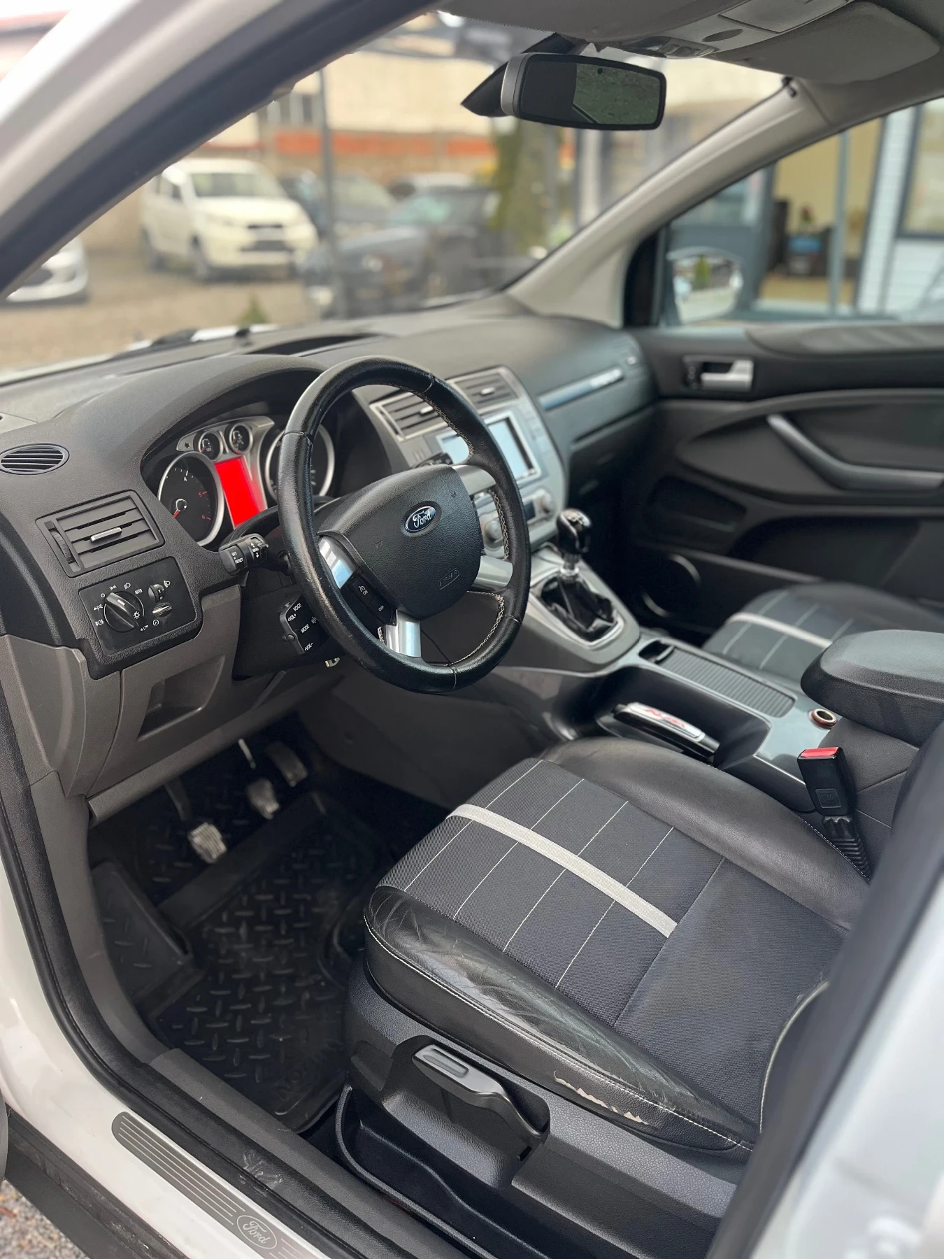 Ford Kuga 2.0 4х4, снимка 9 - Автомобили и джипове - 54089870