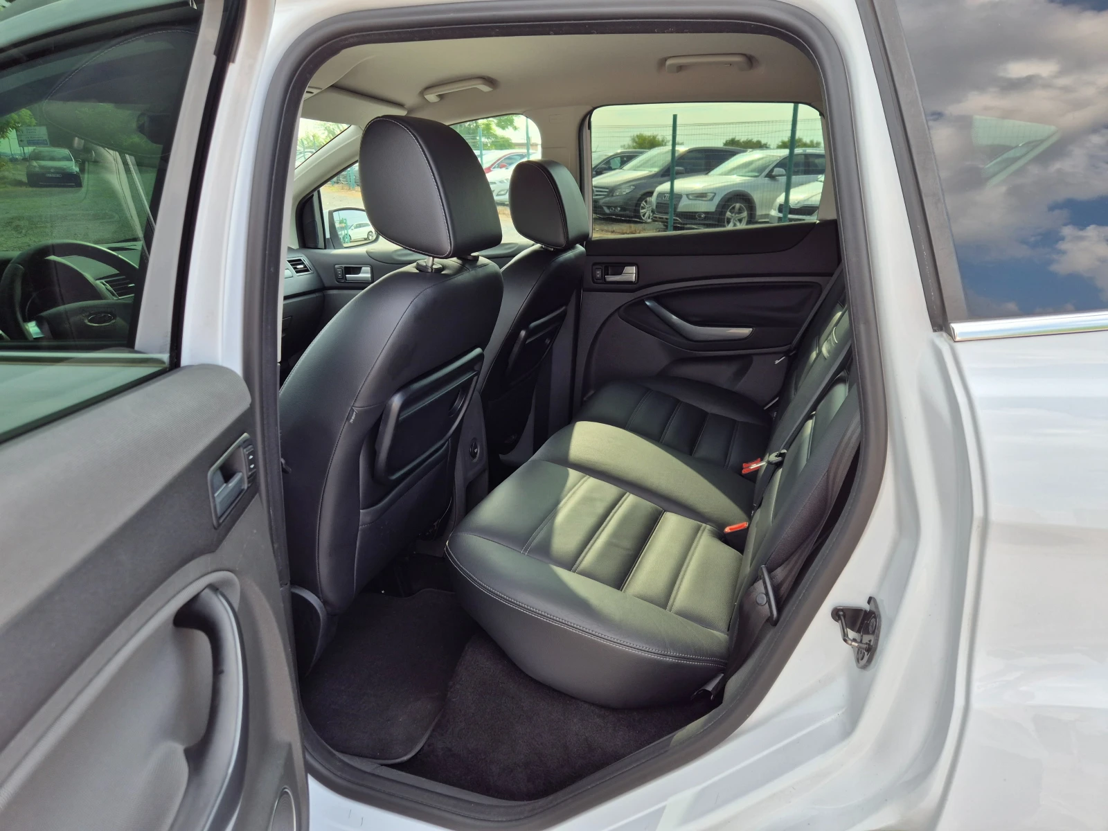 Ford Kuga 2.0TDCI 4x4, снимка 12 - Автомобили и джипове - 54993684