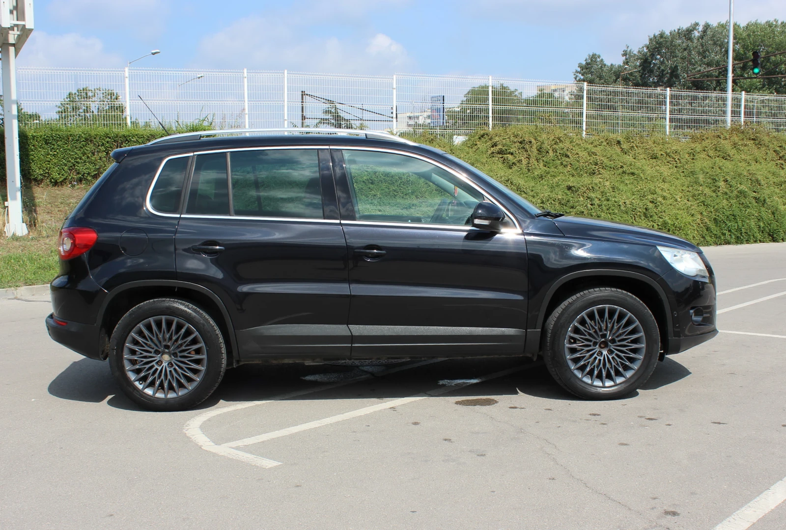 VW Tiguan 2.0 TDI   ПАНОРАМА -  С РЕГИСТРАЦИЯ   , снимка 4 - Автомобили и джипове - 55363867