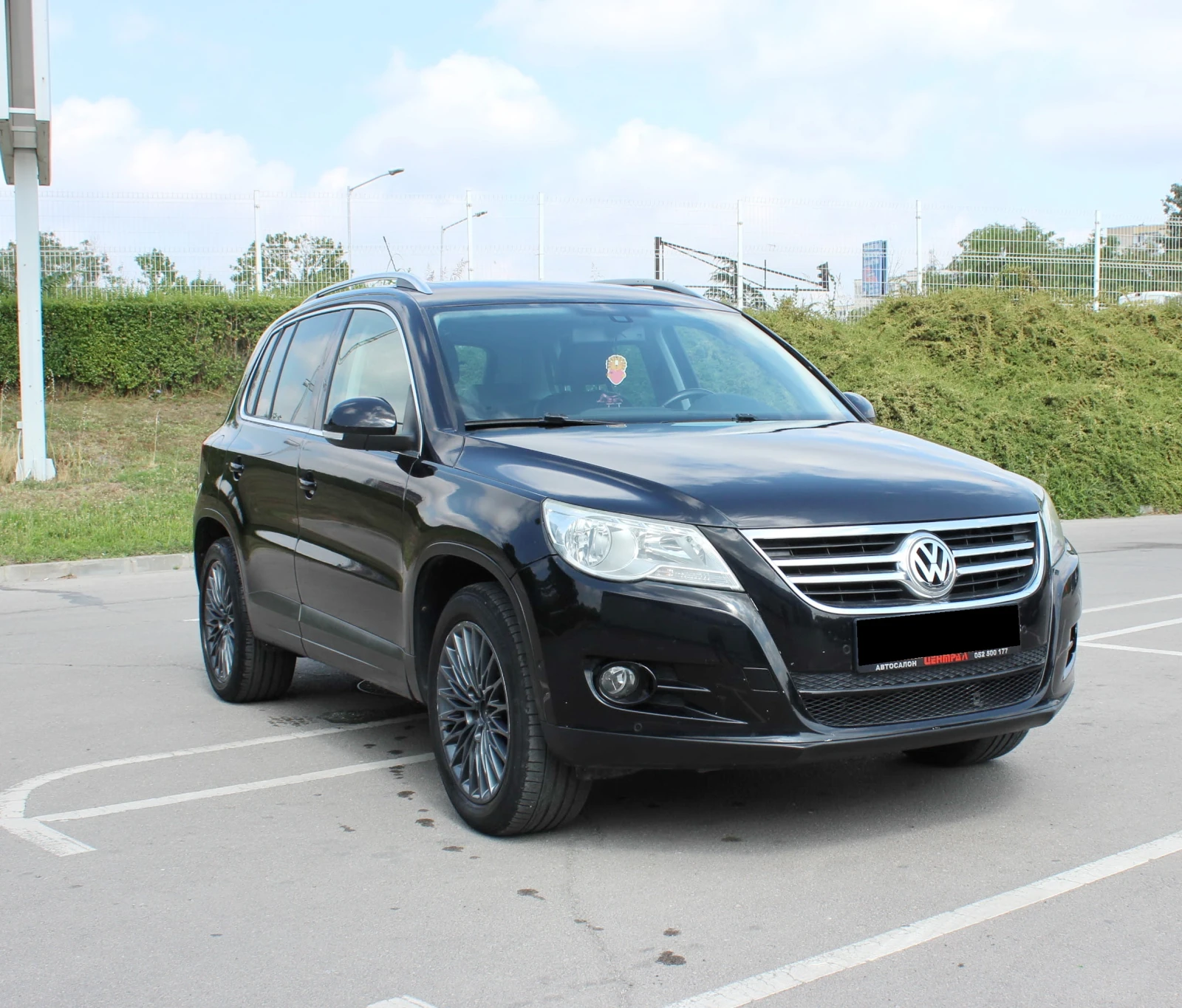 VW Tiguan 2.0 TDI   ПАНОРАМА -  С РЕГИСТРАЦИЯ   , снимка 3 - Автомобили и джипове - 55363867
