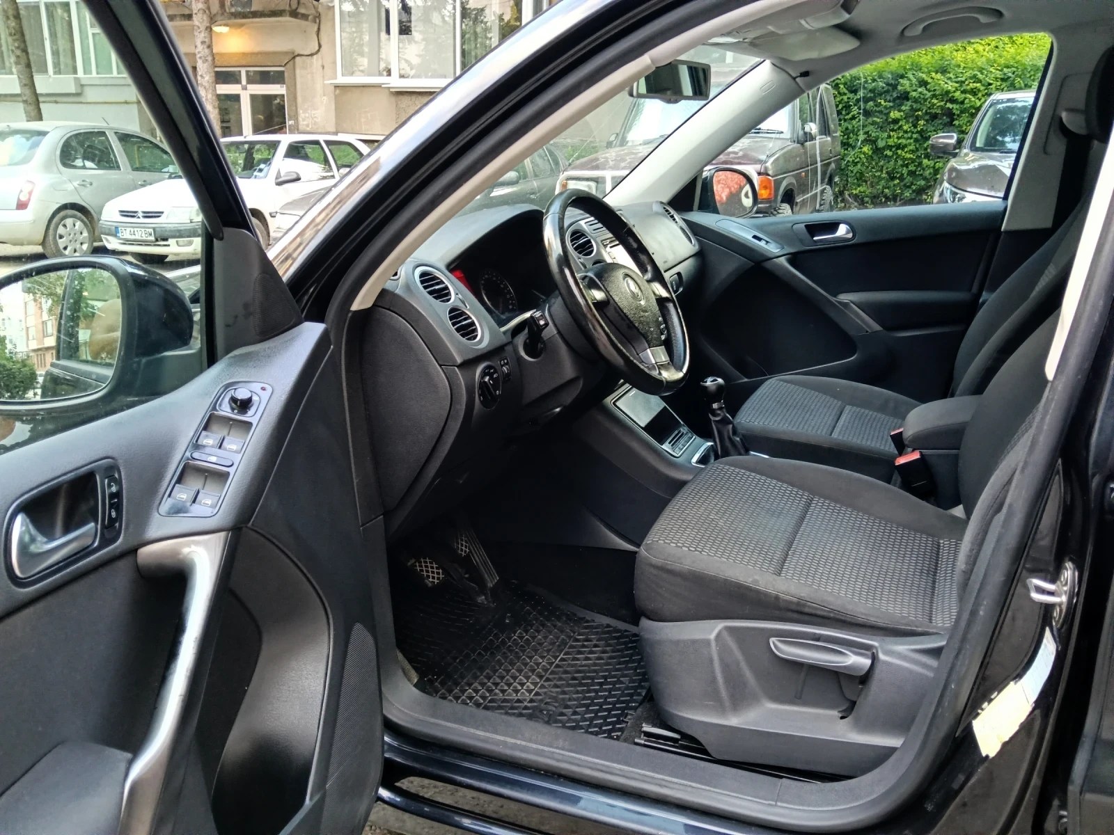 VW Tiguan 4MOTION/4х4_150кс._Верига_5 л./100км_Перфектен !, снимка 7 - Автомобили и джипове - 55573095
