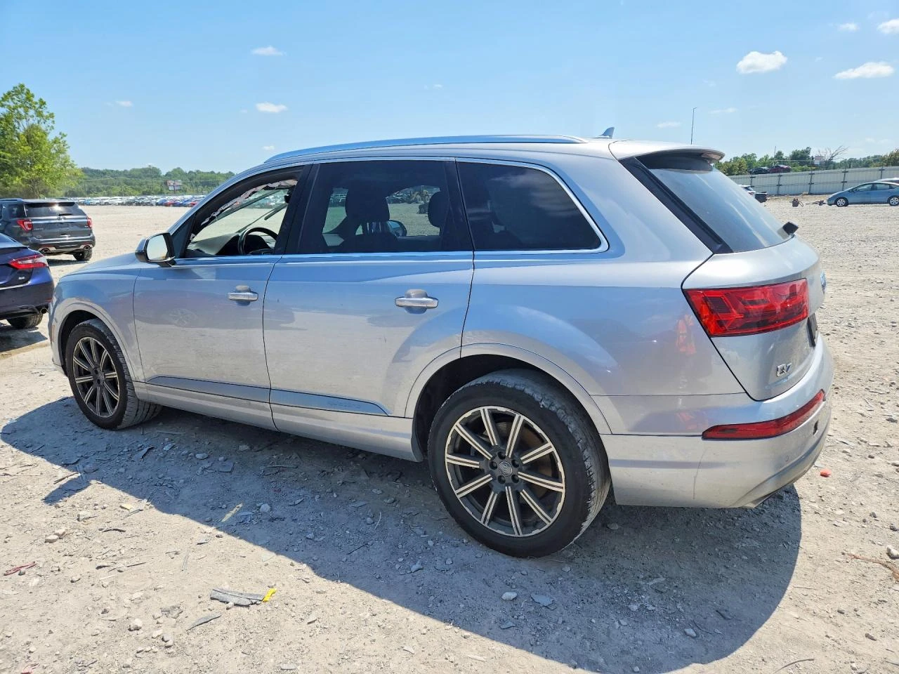 Audi Q7 3.0l Premium Plus, снимка 2 - Автомобили и джипове - 56086340