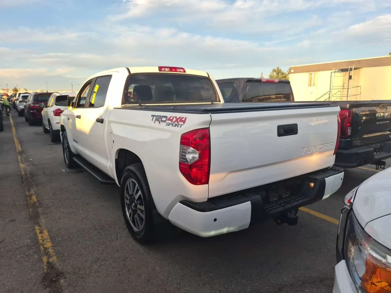 Toyota Tundra * SR5 Plus* ПОДГРЕВ * Crew Cab Short Bed* , снимка 3 - Автомобили и джипове - 56252510