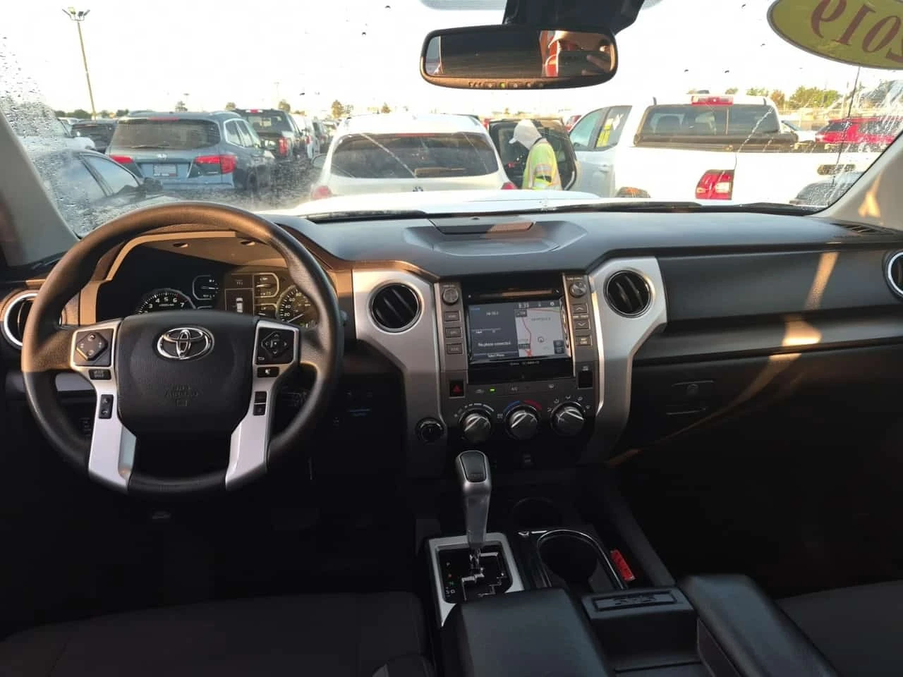 Toyota Tundra * SR5 Plus* ПОДГРЕВ * Crew Cab Short Bed* , снимка 10 - Автомобили и джипове - 56252510