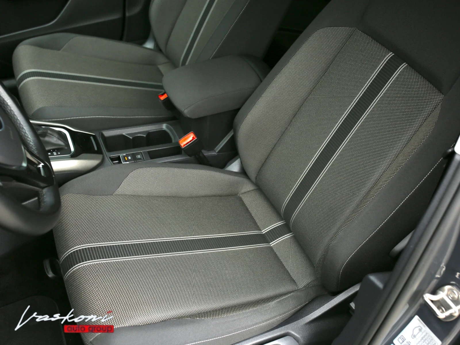 VW T-Roc 2.0 TDI CAMERA, снимка 11 - Автомобили и джипове - 56659020