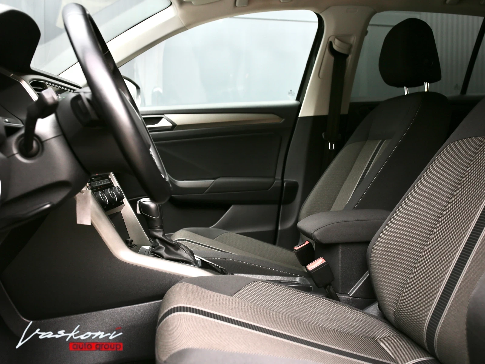 VW T-Roc 2.0 TDI CAMERA, снимка 10 - Автомобили и джипове - 56659020