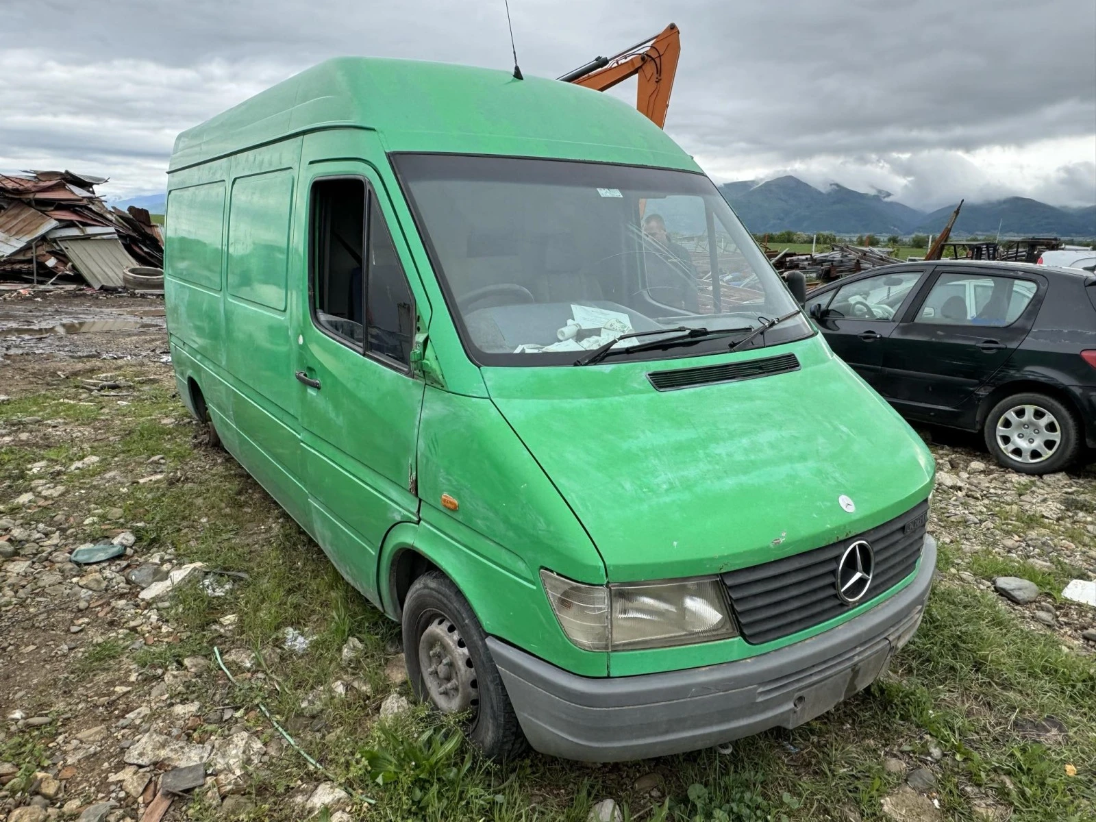 Mercedes-Benz 208 2.3, снимка 1