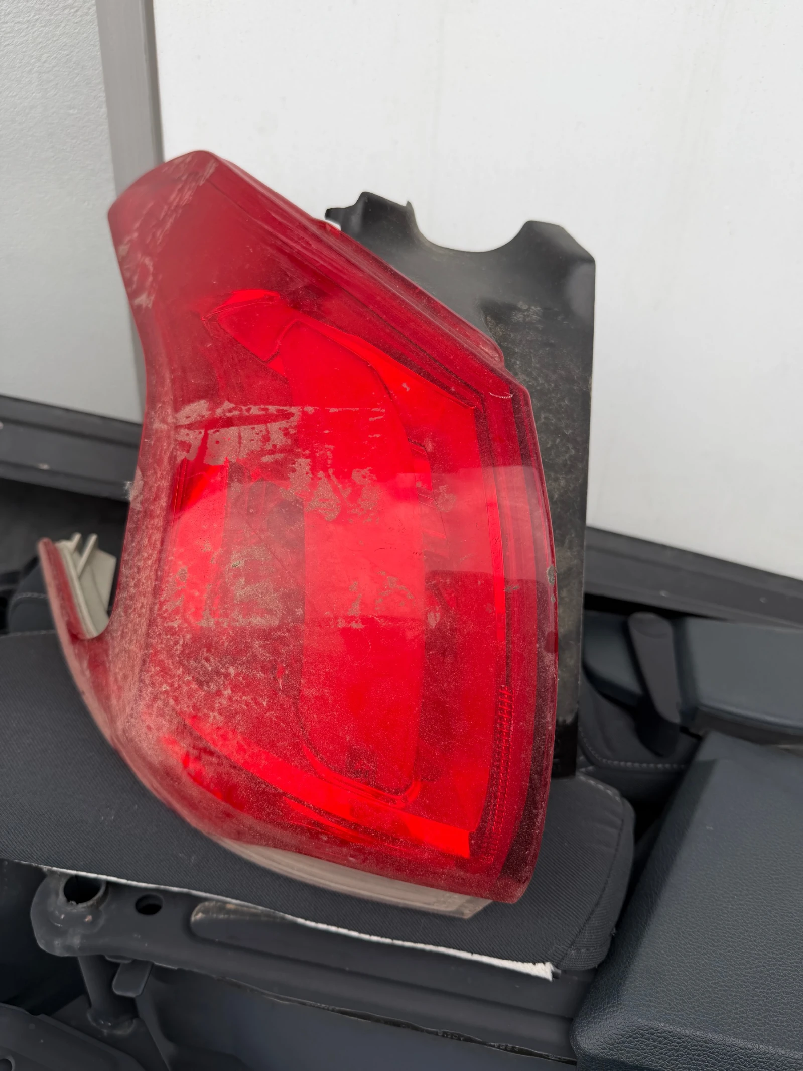 Peogeot 2008г 2016г външен ляв стоп