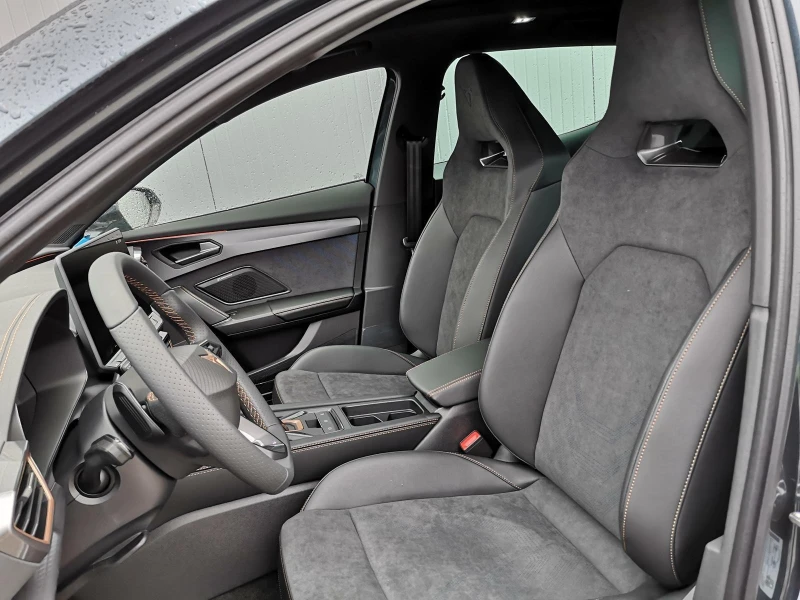 Cupra Formentor VZ* 400HP* FACELIFT* DISTR* MEMORY* CAM* LED, снимка 3 - Автомобили и джипове - 52469637