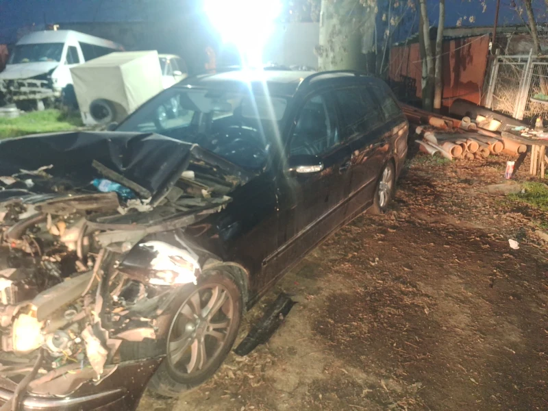 Mercedes-Benz E 320, снимка 2 - Автомобили и джипове - 52888328