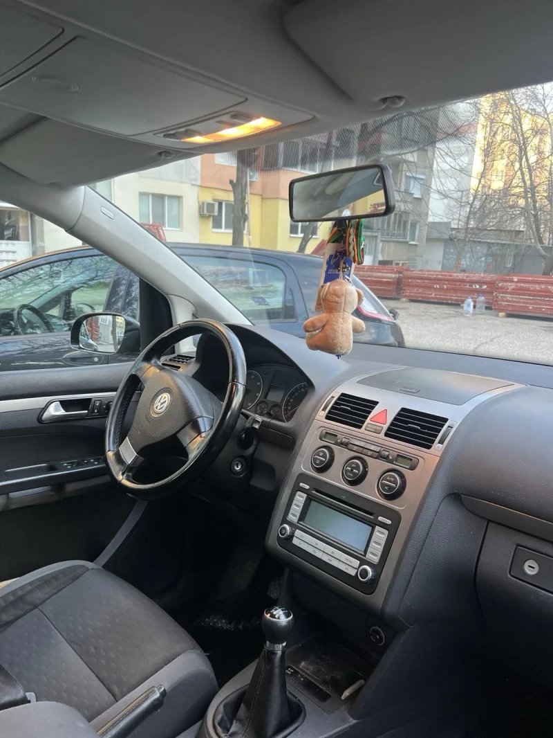 VW Touran 2.0 TDI, снимка 4 - Автомобили и джипове - 53051028