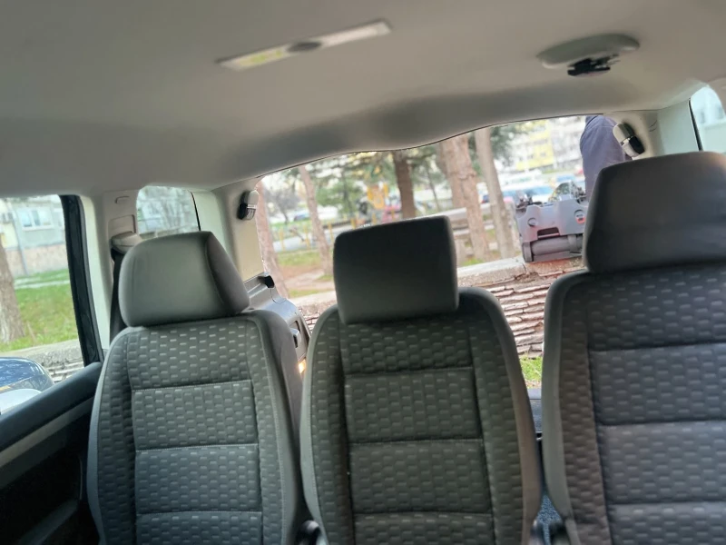 VW Touran 2.0 TDI, снимка 8 - Автомобили и джипове - 53051028