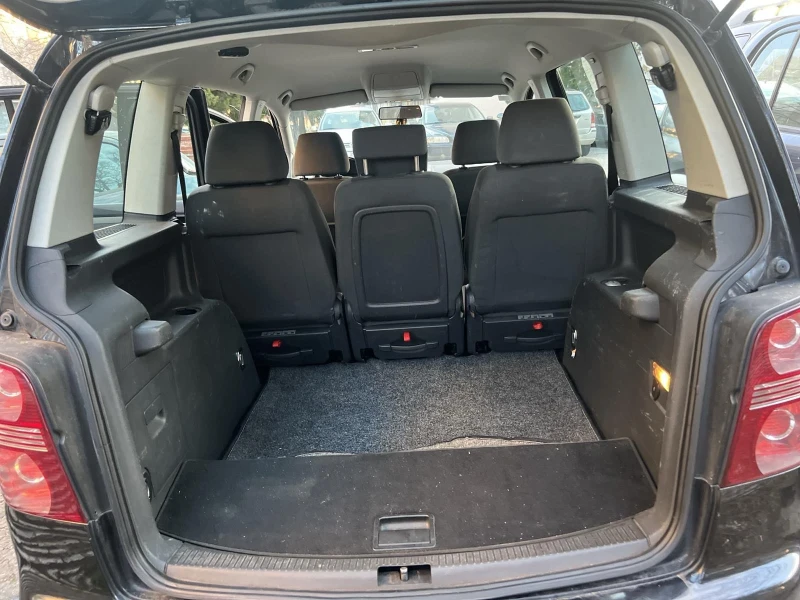 VW Touran 2.0 TDI, снимка 13 - Автомобили и джипове - 53051028