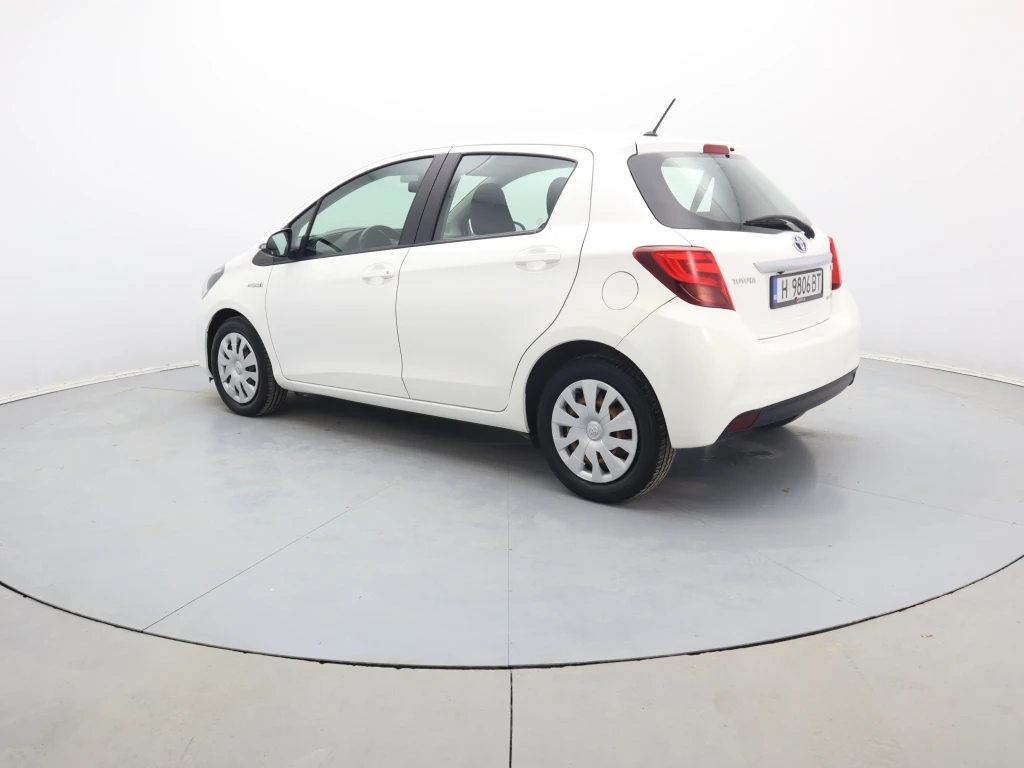 Toyota Yaris  - изображение 8