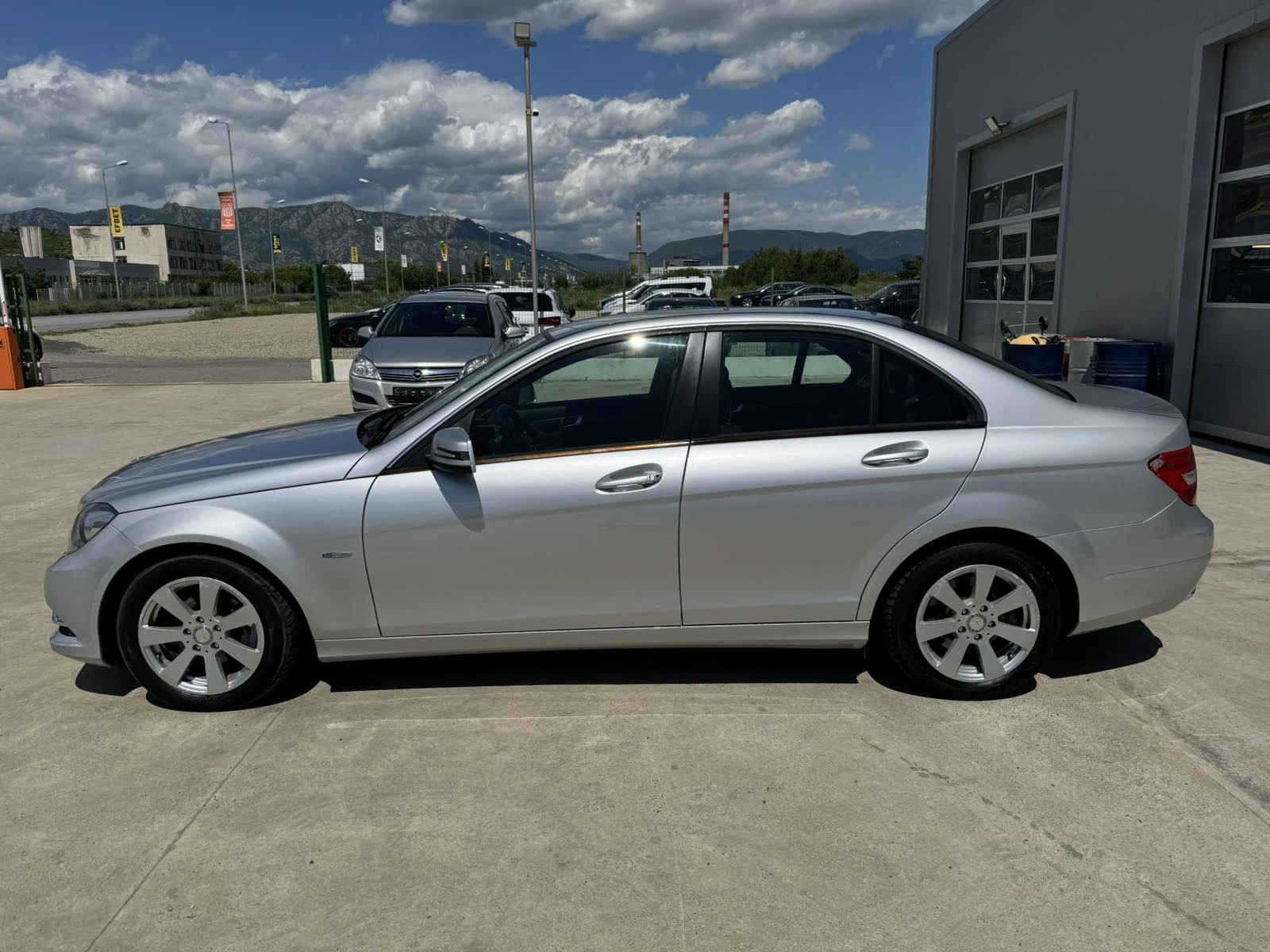 Mercedes-Benz C 220 2.2CDI * AMG* АВТОМАТ - изображение 2