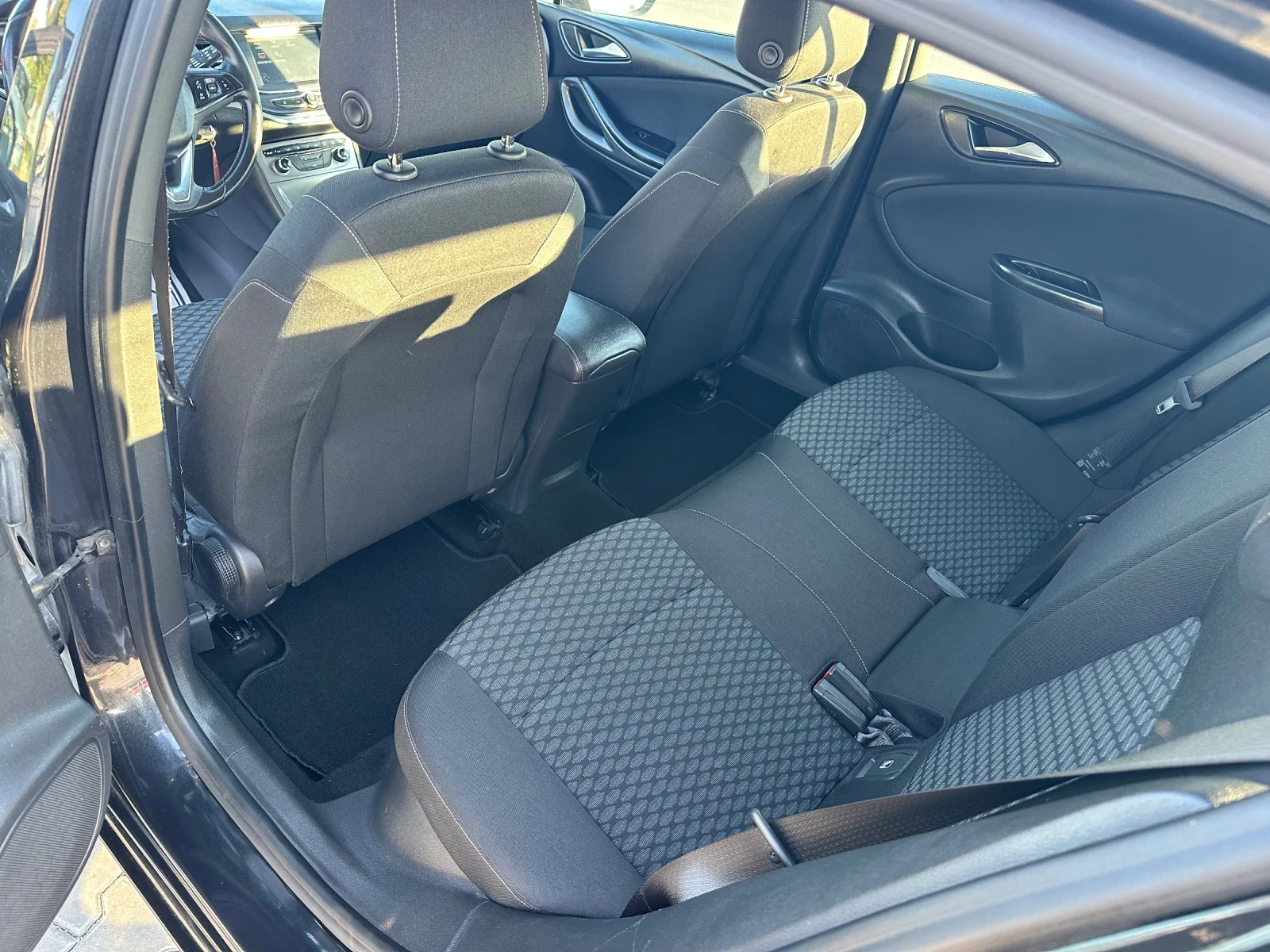 Opel Astra 1.6tdi Парктроник Нави CarPlay Euro6  - изображение 10