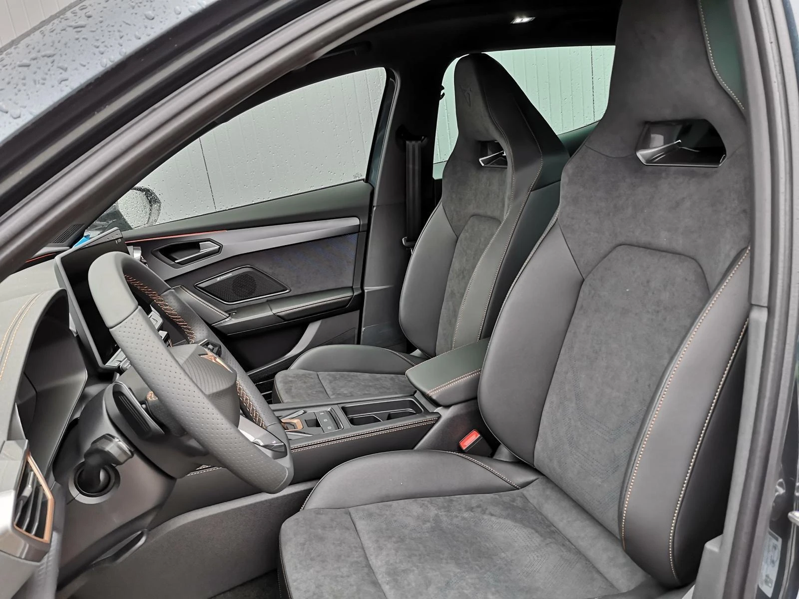 Cupra Formentor VZ* 400HP* FACELIFT* DISTR* MEMORY* CAM* LED - изображение 3