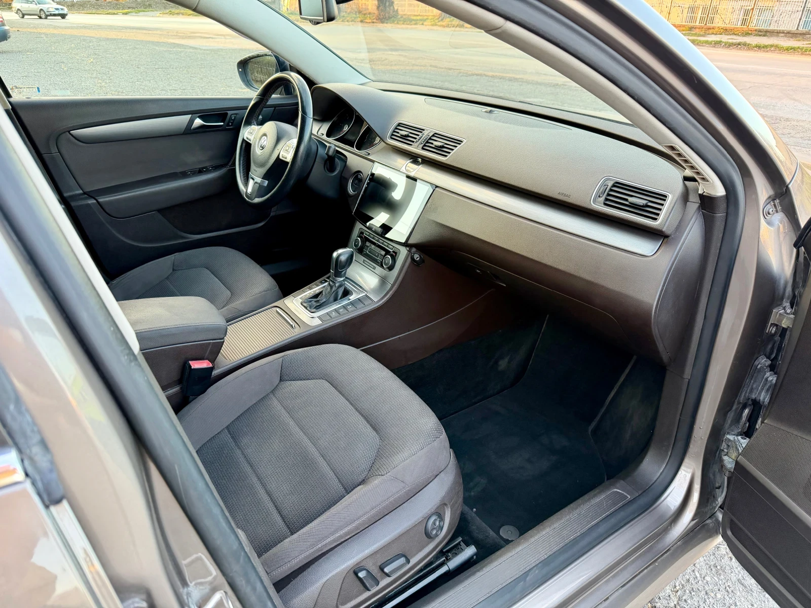 VW Passat 2.0 TDI 170к.с. 4 Motion R - Line, снимка 13 - Автомобили и джипове - 52532764