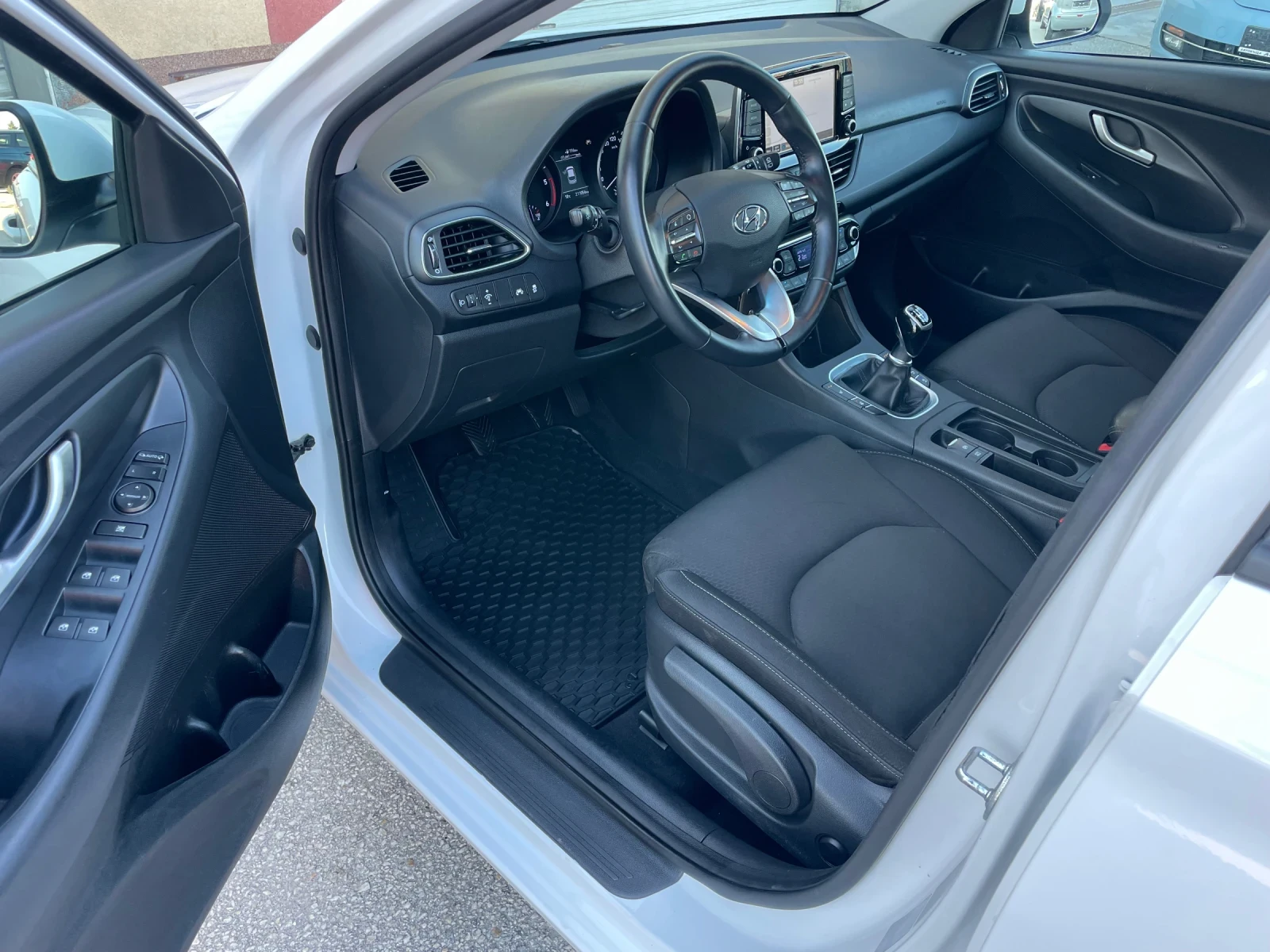 Hyundai I30 1.6CRDI 136�.�. NAVI CAMERA EURO6 �������� | Mobile.bg � ����������� 12