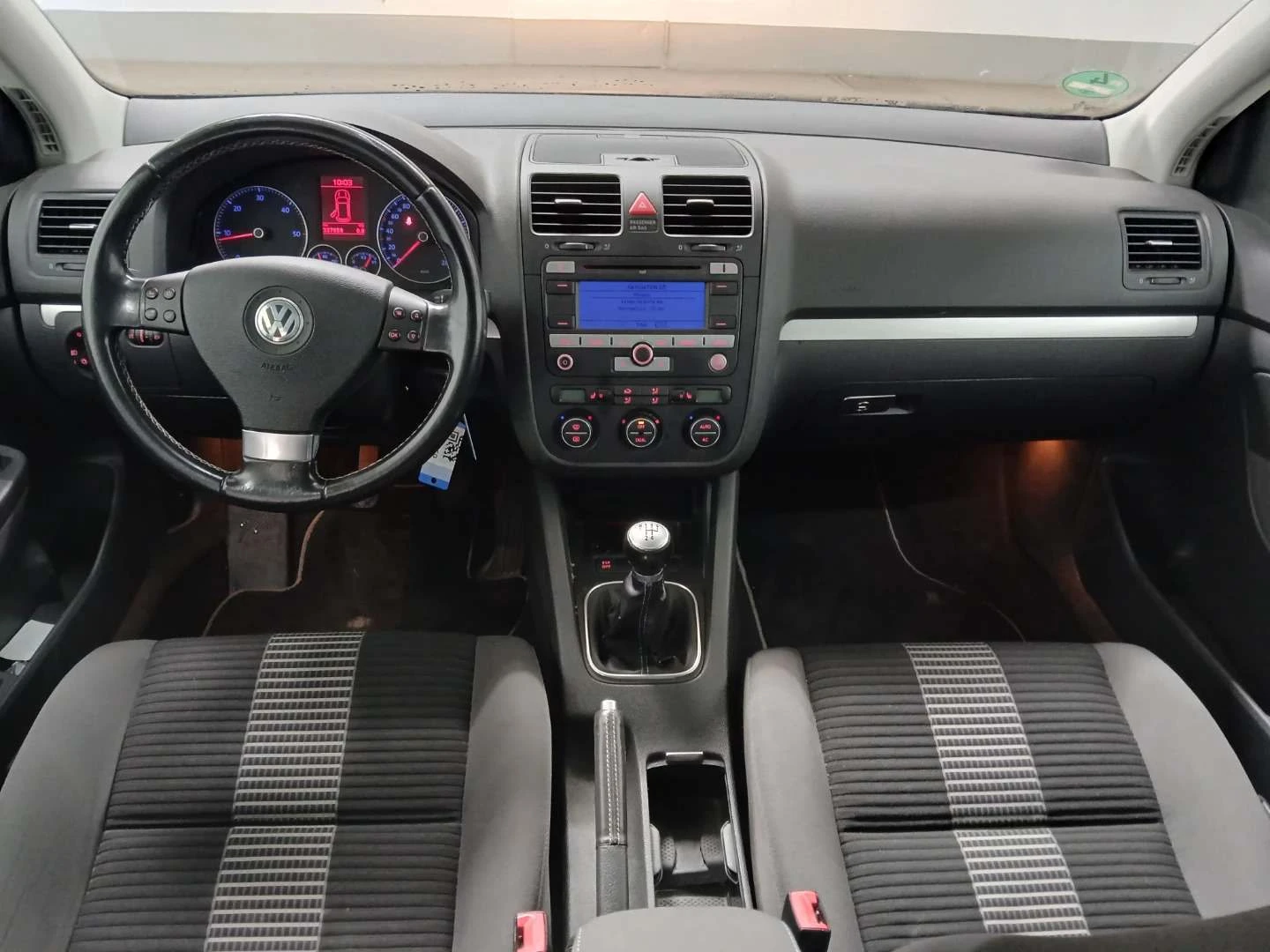 VW Golf 1.9 TDI Германия BLS Климатроник Нави Мултиволан, снимка 11 - Автомобили и джипове - 53800400