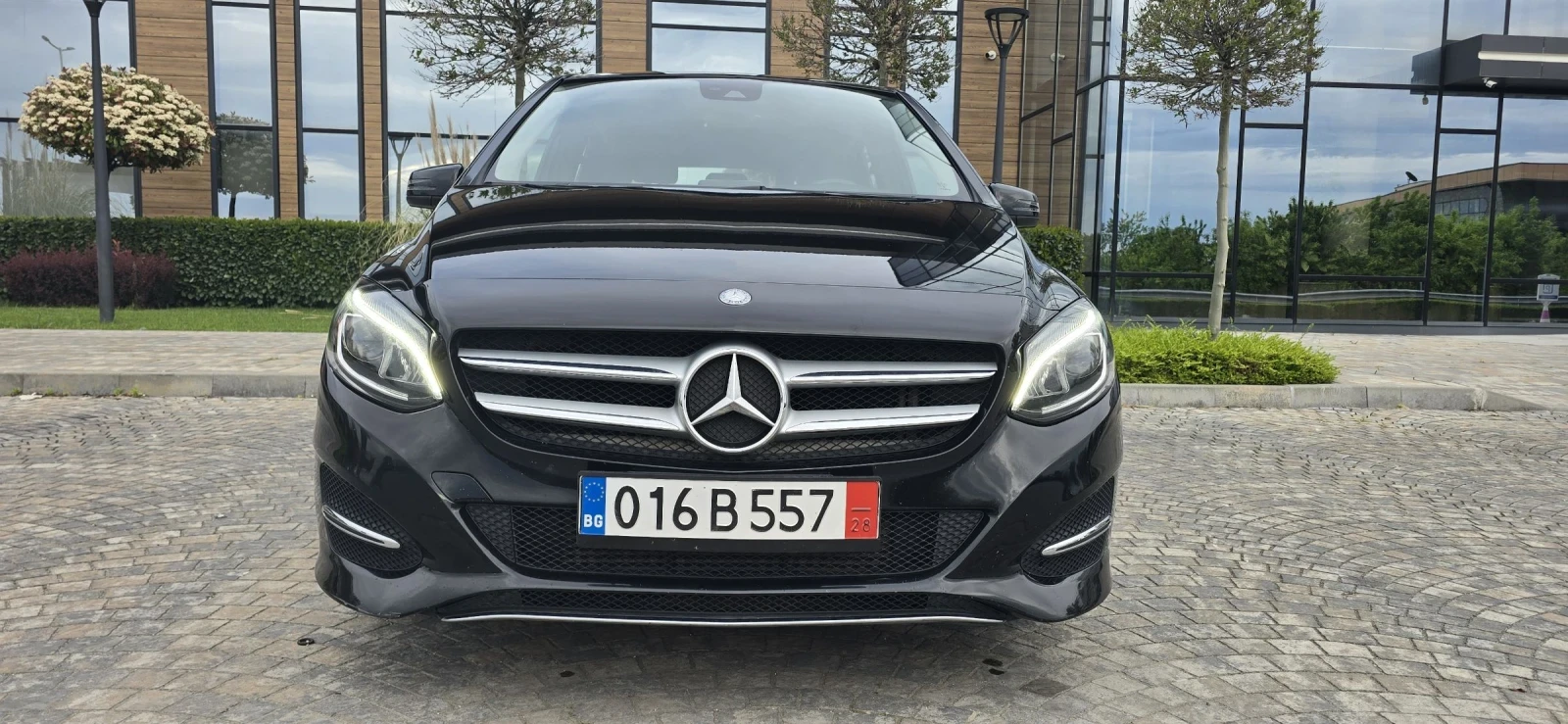 Mercedes-Benz B 180 AMG-line/LED/NAVI/KAMERA/ЛИЗИНГ/АМБИ, снимка 2 - Автомобили и джипове - 54445480