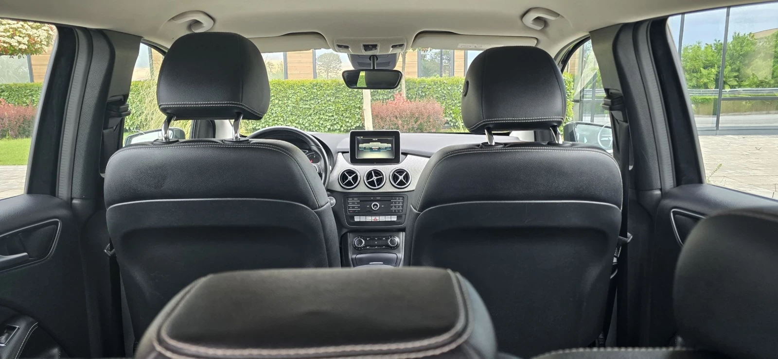 Mercedes-Benz B 180 AMG-line/LED/NAVI/KAMERA/ЛИЗИНГ/АМБИ, снимка 3 - Автомобили и джипове - 54445480