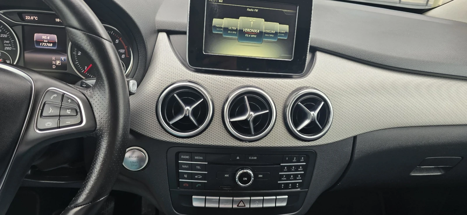 Mercedes-Benz B 180 AMG-line/LED/NAVI/KAMERA/ЛИЗИНГ/АМБИ, снимка 16 - Автомобили и джипове - 54445480