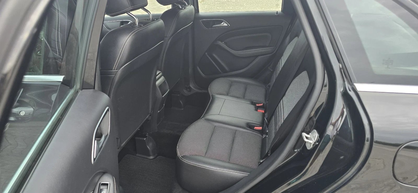 Mercedes-Benz B 180 AMG-line/LED/NAVI/KAMERA/ЛИЗИНГ/АМБИ, снимка 12 - Автомобили и джипове - 54445480
