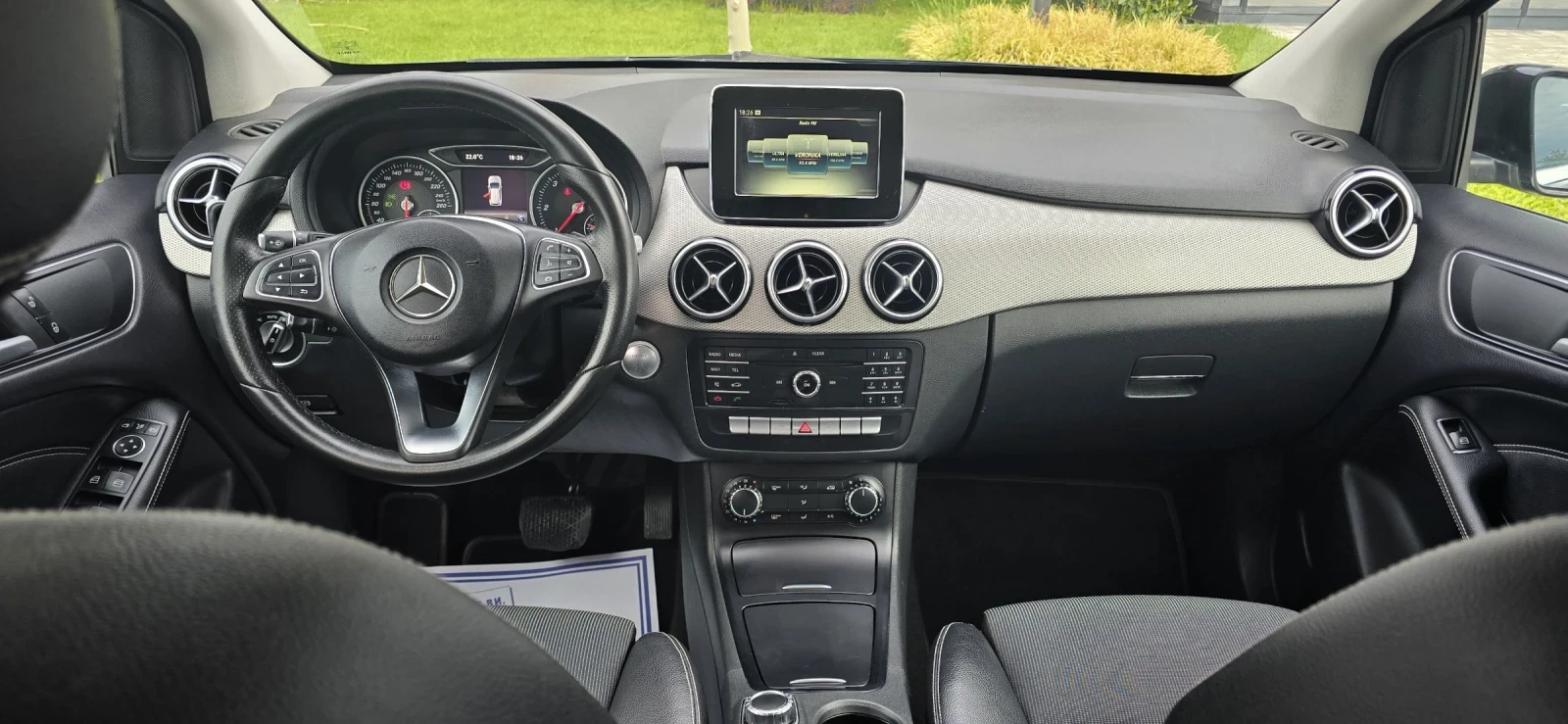Mercedes-Benz B 180 AMG-line/LED/NAVI/KAMERA/ЛИЗИНГ/АМБИ, снимка 13 - Автомобили и джипове - 54445480