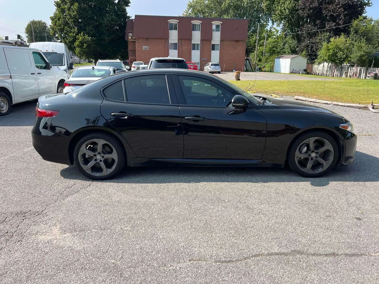 Alfa Romeo Giulia  AWD | DISTRONIC | КОЖА | ДВА КЛЮЧА , снимка 4 - Автомобили и джипове - 54591416