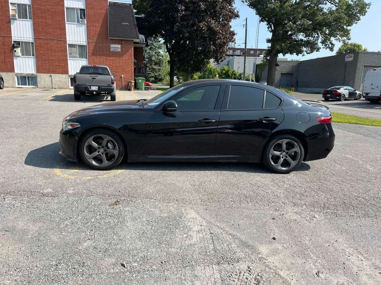 Alfa Romeo Giulia  AWD | DISTRONIC | КОЖА | ДВА КЛЮЧА , снимка 3 - Автомобили и джипове - 54591416