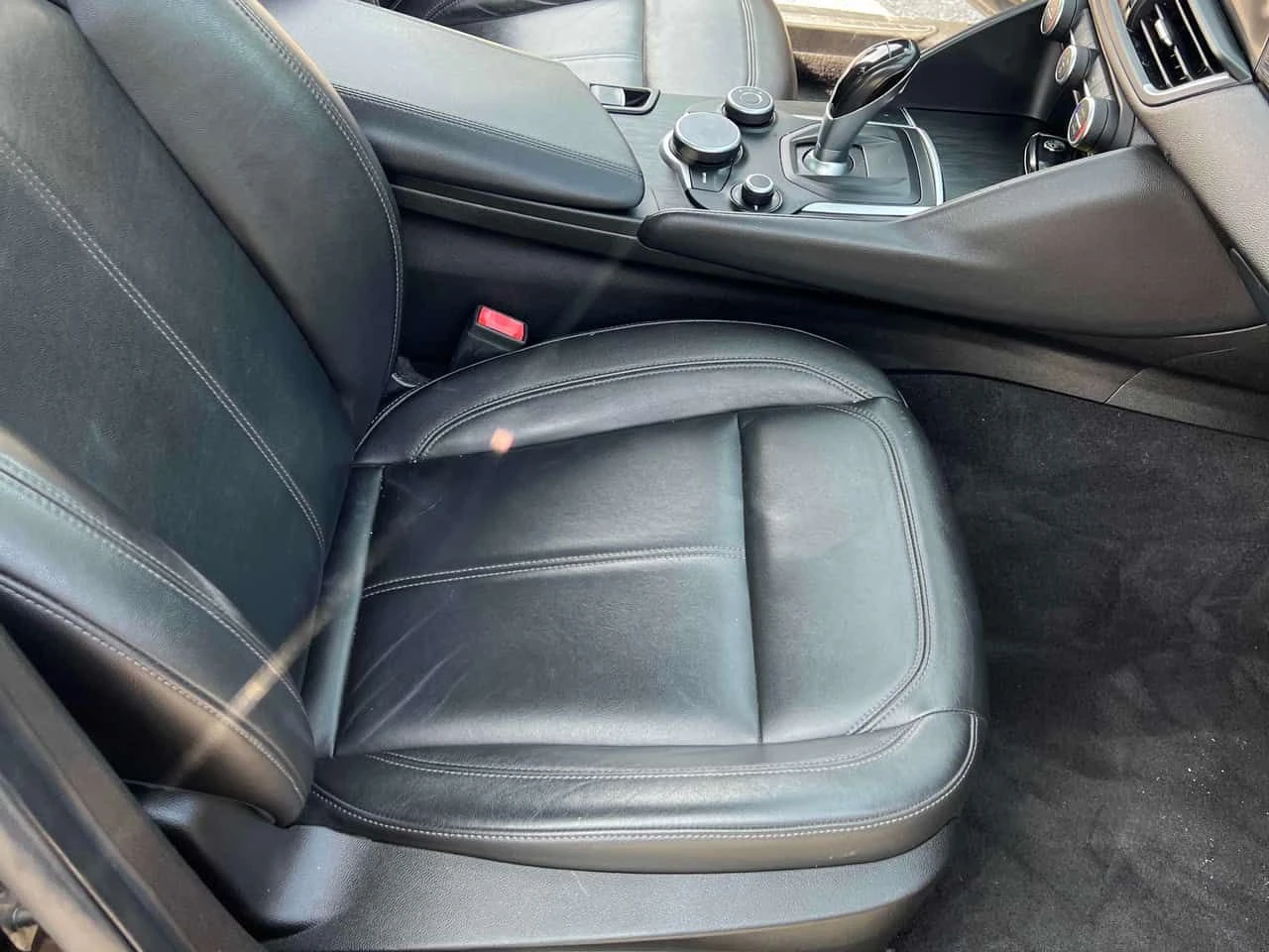 Alfa Romeo Giulia  AWD | DISTRONIC | КОЖА | ДВА КЛЮЧА , снимка 12 - Автомобили и джипове - 54591416