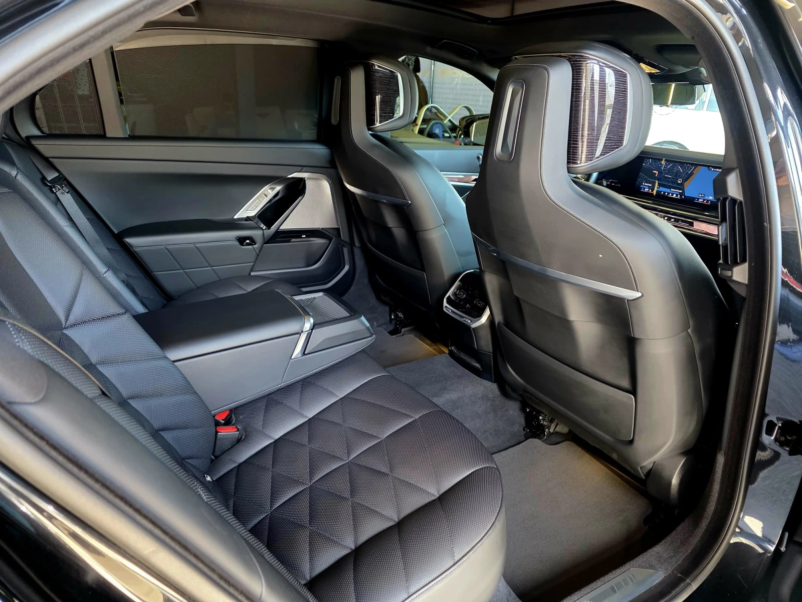 BMW 740 d* xDrive* B&W* HuD* Панорама* Камера360* Лизинг, снимка 14 - Автомобили и джипове - 54608280