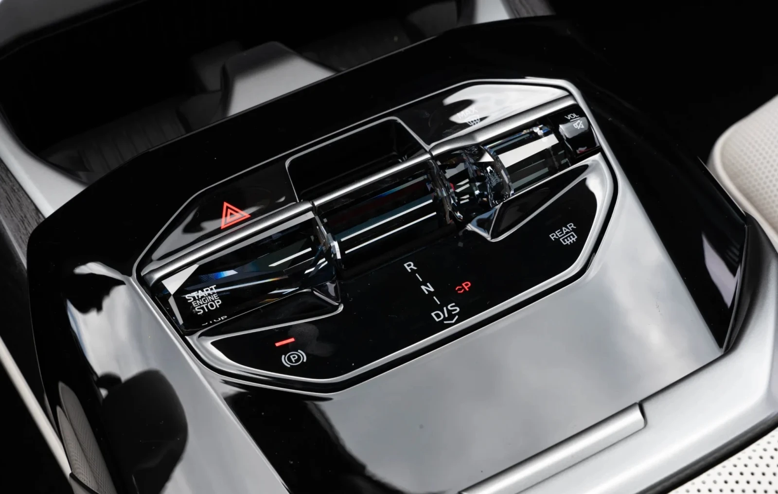BMW 740 i xDrive M-Sport PRO MHEV, снимка 10 - Автомобили и джипове - 55903010